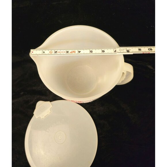 Vintage 8 Cup Tupperware Mix-N-Stor Measuring Pitcher/Cup - Picture 7 of 7